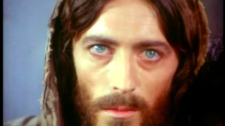 Ce s-a întâmplat cu Robert Powell, actorul care l-a jucat pe „Iisus din Nazareth”. Cum arată acum, la 80 de ani