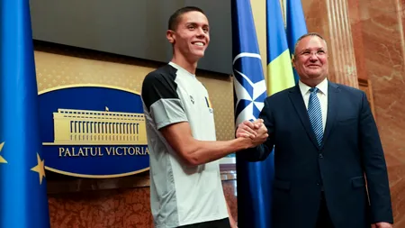 FOTO | Premierul Nicolae Ciucă l-a primit pe înotătorul David Popovici la Palatul Victoria: „Drumul de aici înainte este mai lung și mai greu”