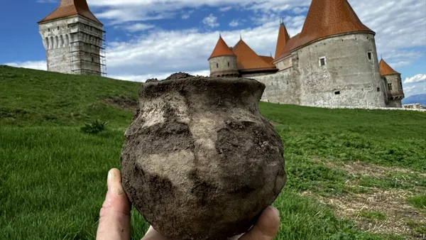 Descoperire importantă la Castelul Corvinilor, din Hunedoara. Arheologii au găsit obiecte vechi de peste 2.500 de ani