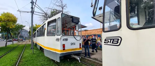 Două tramvaie s-au ciocnit în zona Răzoare din Capitală. Patru persoane au avut nevoie de ingrijiri medicale