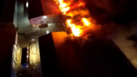 INCENDIU de proporții la un depozit din Afumați. Autoritățile au intervenit, de urgență, cu 18 autospeciale