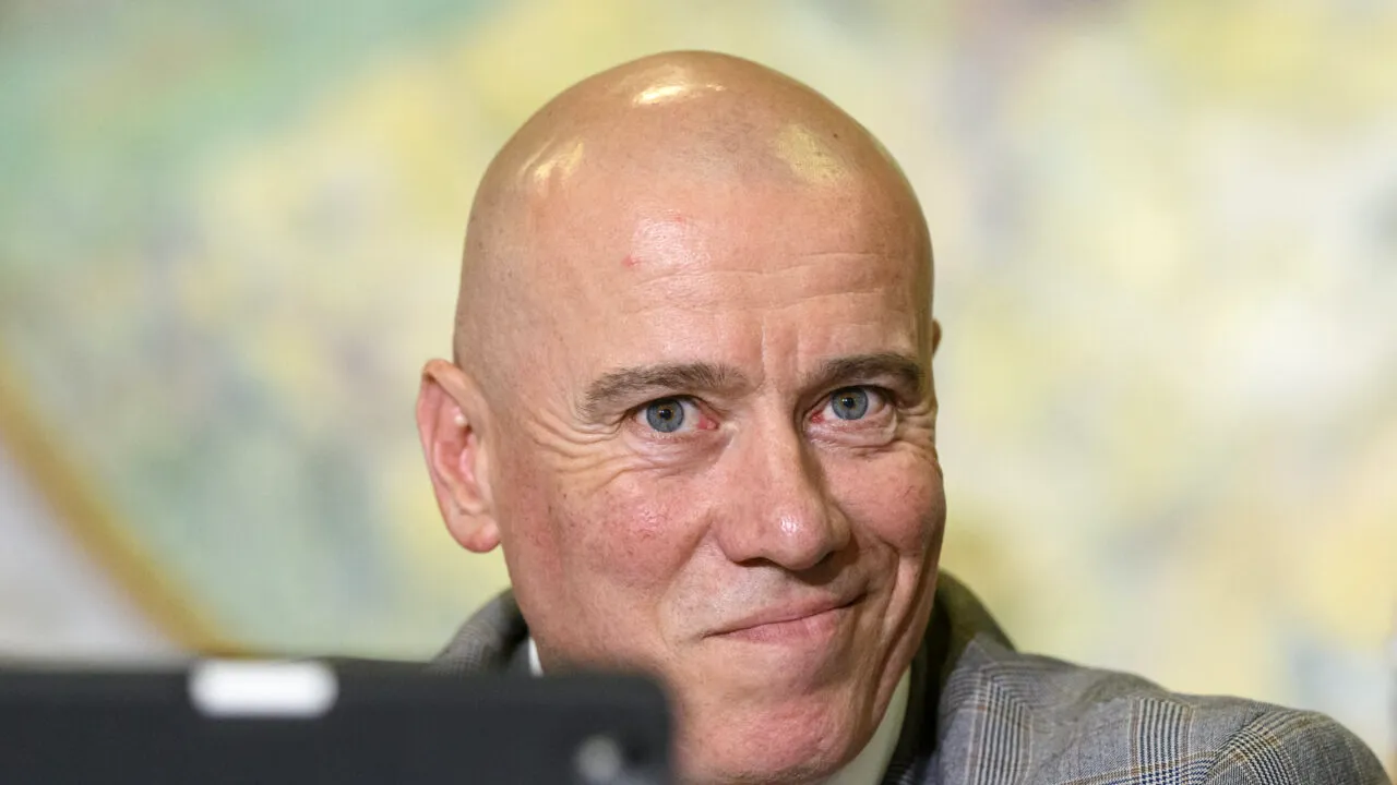 Încă un ministru cu „probleme” în Guvernul Bolojan: Și-ar fi trecut în CV un master făcut la un ONG