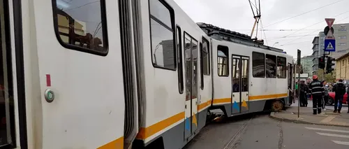 Tramvai deraiat în București. UPDATE: Circulația a fost reluată