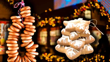 Câți lei costă o porție de tocană, de frigărui sau o clătită la Târgul de Crăciun din Sibiu. Ce preț are un șirag de covrigi sau turta dulce