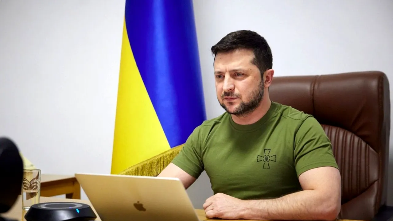 Zelenski a demis doi oficiali ai serviciilor de securitate, pe care i-a numit „trădători”