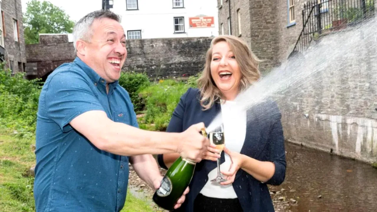 Un cuplu galez a spulberat norocul. Soții au câștigat de două ori un premiu de milioane la loterie