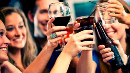 Un bărbat a murit după ce a băut 22 de SHOTURI în 90 de minute! Gestul uluitor al celor din jur