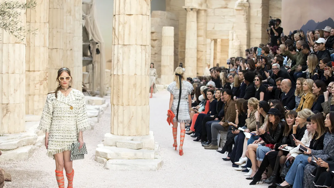 Franța interzice modelele anorexice. Manechinele trebuie să aducă certificat medical. Ce se întâmplă cu fotografiile modificate în Photoshop