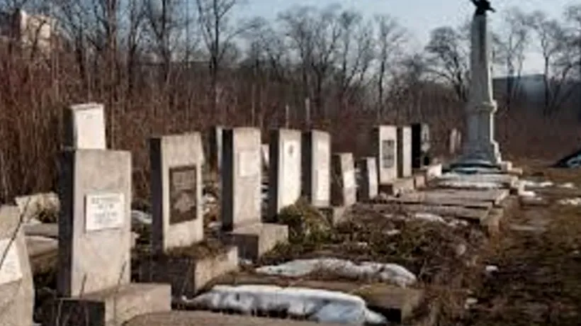 Trei adolescenți, cercetați pentru profanare de morminte în Cimitirul Evreiesc