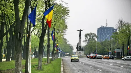 O mașină a luat foc în trafic pe bulevardul Aviatorilor din Capitală