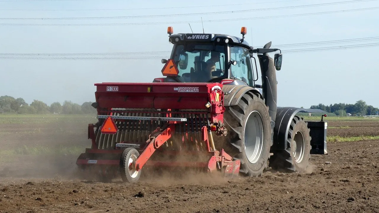 SPRIJIN: APIA plătește ajutorul de stat pentru motorina folosită în agricultură, în 2020. Peste 300 milioane lei vor ajunge la fermieri