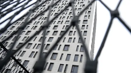 Arhiepiscopia Catolică îi cere lui Firea să infirme că managerul Cathedral Plaza este nașa sa de căsătorie 