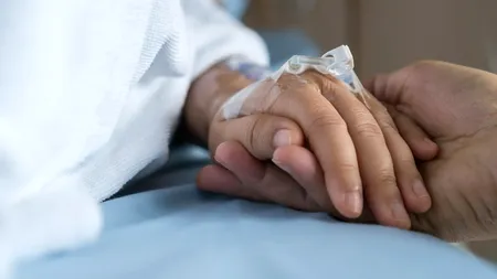 Soț și soție, decedați după ce s-au vaccinat anti-COVID-19! Cei doi aveau simptome specifice bolii înainte de imunizare