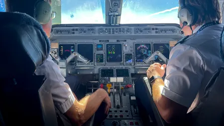 Instructor de pilotaj, MORT în timpul zborului. Copilotul credea că glumește