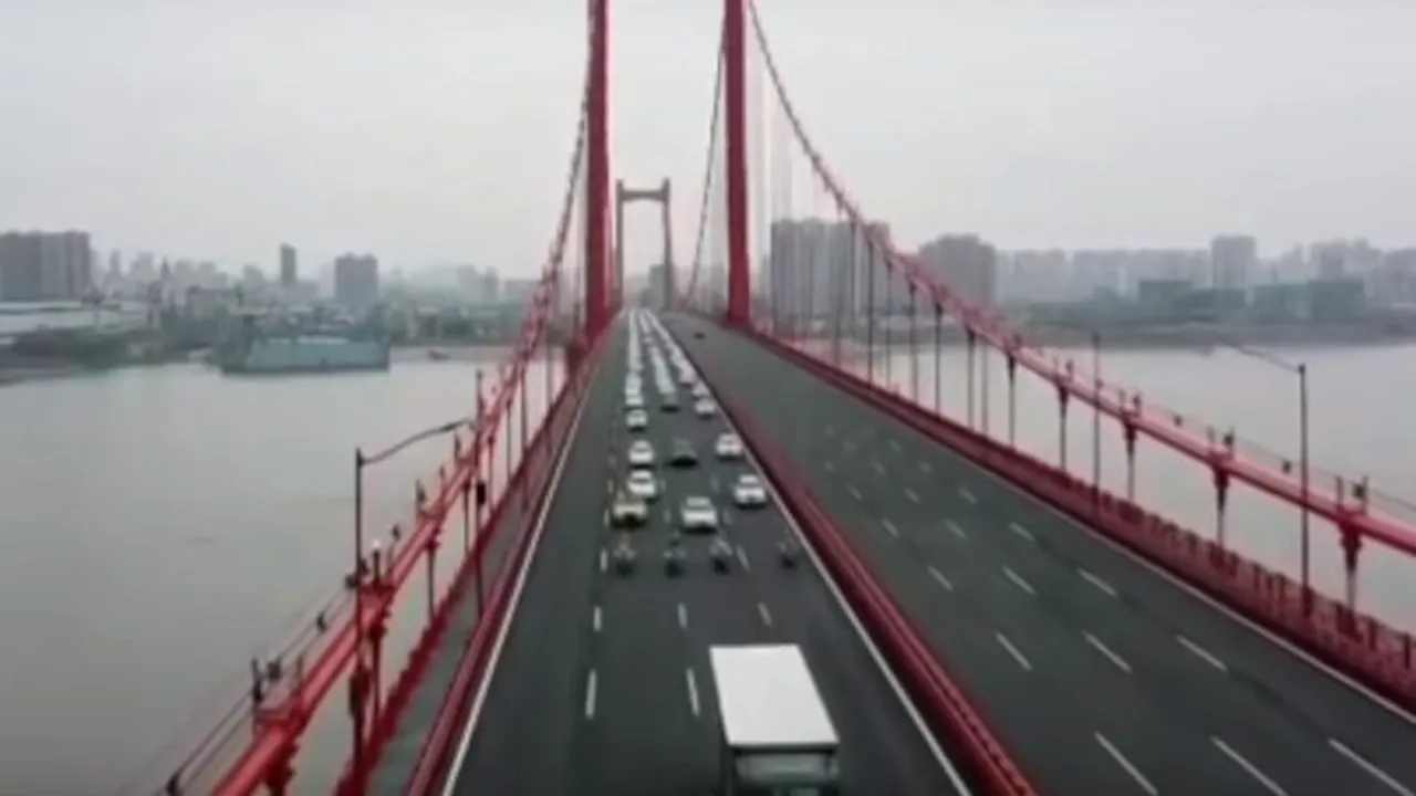 CORONAVIRUS | Medicii din Wuhan, escortați în afara orașului de către poliție înaintea ridicării stării de urgență - VIDEO