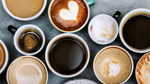 Studiu: O ceașcă de cafea pe zi poate scădea cu până la 10% riscul de a face COVID-19