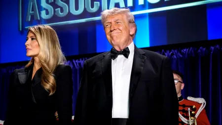 Trump participă din nou la cina corespondenților de la Casa Albă, după ce evenimentul anterior a fost întrerupt de tentativa de asasinat la adresa sa