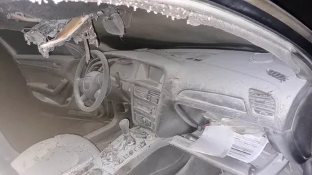 Bărbatul acuzat că și-a încuiat iubita în portbagaj și a dat FOC mașinii a fost reținut pentru tentativă de omor