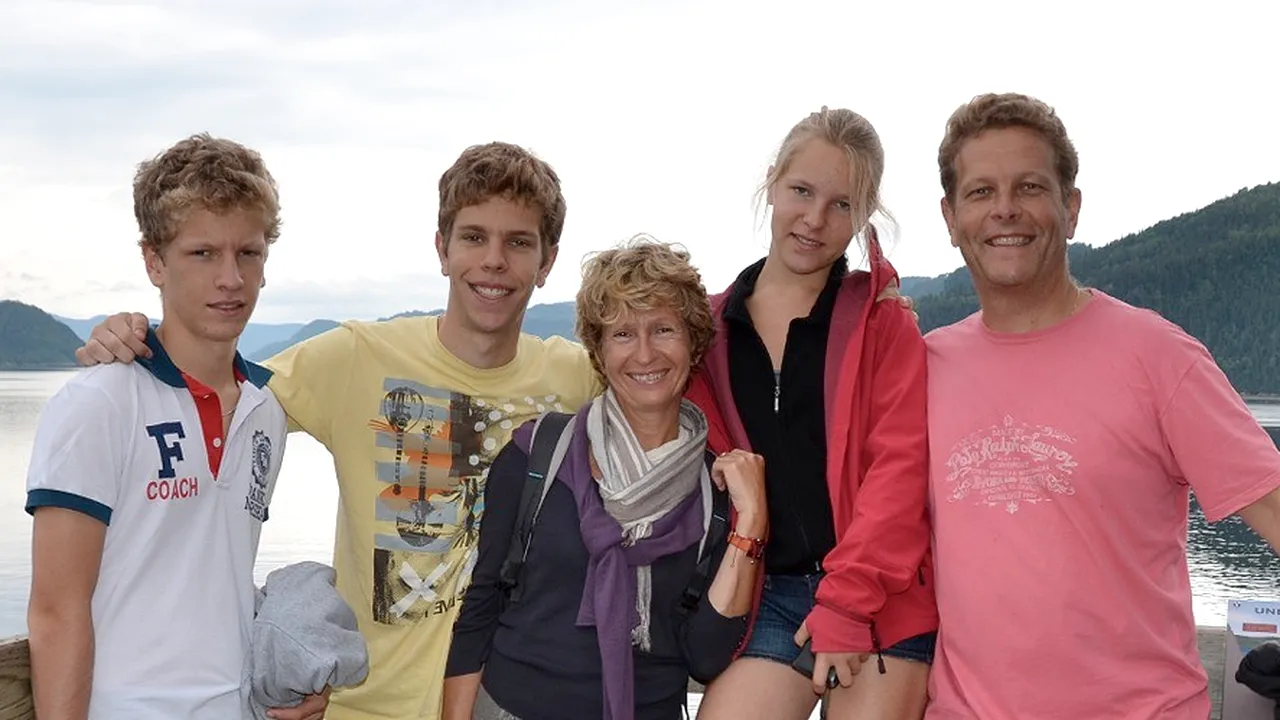 CONSPIRAȚIA MH370. La patru zile de la dispariția avionului, telefoanele victimelor ÎNCĂ MAI SUNAU. Un tată îndurerat acuză Franța de MUȘAMALIZARE