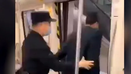 Coronavirus: Autoritățile din China se chinuie să oprească răspândirea coronavirusului / Ce pățesc cei prinși fără măști medicale - VIDEO