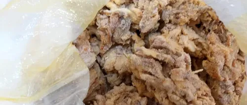 Un fast food din centrul Timișoarei a fost închis după ce inspectorii au găsit carne și ouă expirate, unele de câteva luni - FOTO