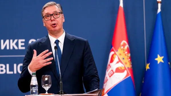 Președintele Serbiei anunță că demisionează pentru a candida la funcția de premier după alegerile parlamentare din 25 octombrie
