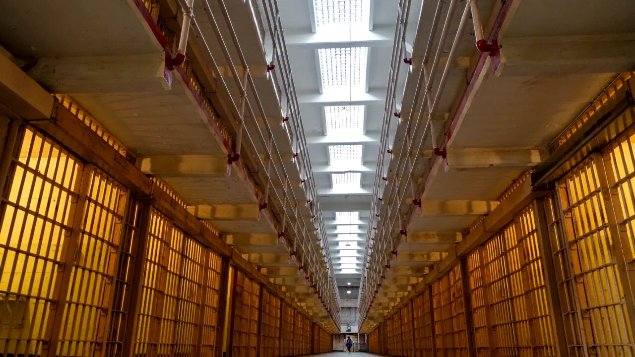 MAE verifică cu SUA acuratețea informațiilor legate de o posibilă intenție a Administrației TRUMP de a trimite migranți români la Guantanamo