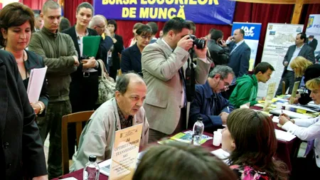 Târgu Mureș: Peste 500 de tineri au stat la coadă pentru a vedea oferta la bursa locurilor de muncă