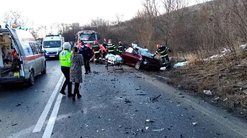 FOTO | Accident grav în Onești. O femeie a murit, iar alte trei persoane, între care și un copil, au fost rănite