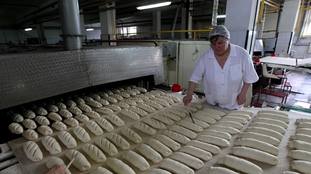 Patronatele din panificație amenință cu greva fiscală, dacă nu scade piața la negru