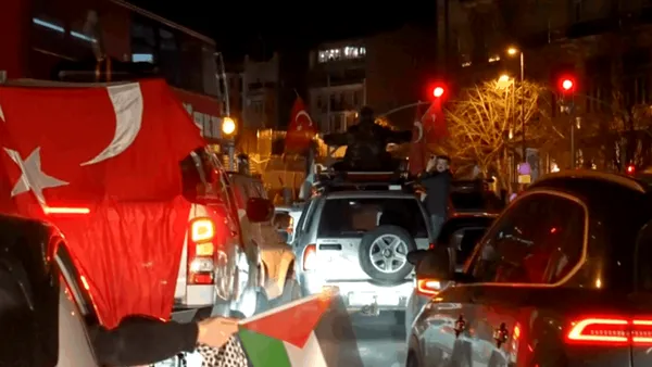 Protest pe patru roți în Istanbul. Turcii au blocat orașul în semn de protest față de conflictul declanșat de SUA și Israel în Orientul Mijlociu