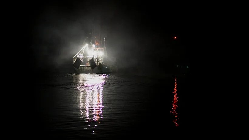 Cel puțin 54 de morți și 15 de dispăruți în urma scufundării unei nave de pescuit în Marea Ohotsk
