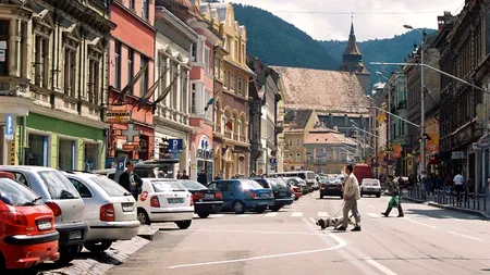 Doi tineri beți au vandalizat zeci de magazine din centrul Brașovului