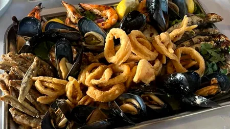 Cât COSTĂ un platou de fructe de mare în Halkidiki. Cât trebuie să scoată turiștii din buzunar