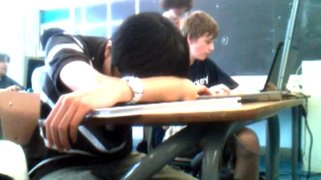 Brățara care ar putea măsura atenția elevilor la ore, în SUA. Bill Gates investește 1,1 milioane de dolari în această metodă