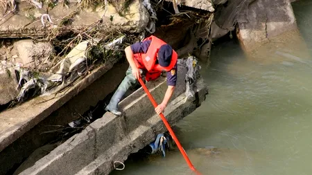 Pompierii au descoperit și o mână în râul Argeș,în zona unde a fost găsit cadavrul femeii decapitate