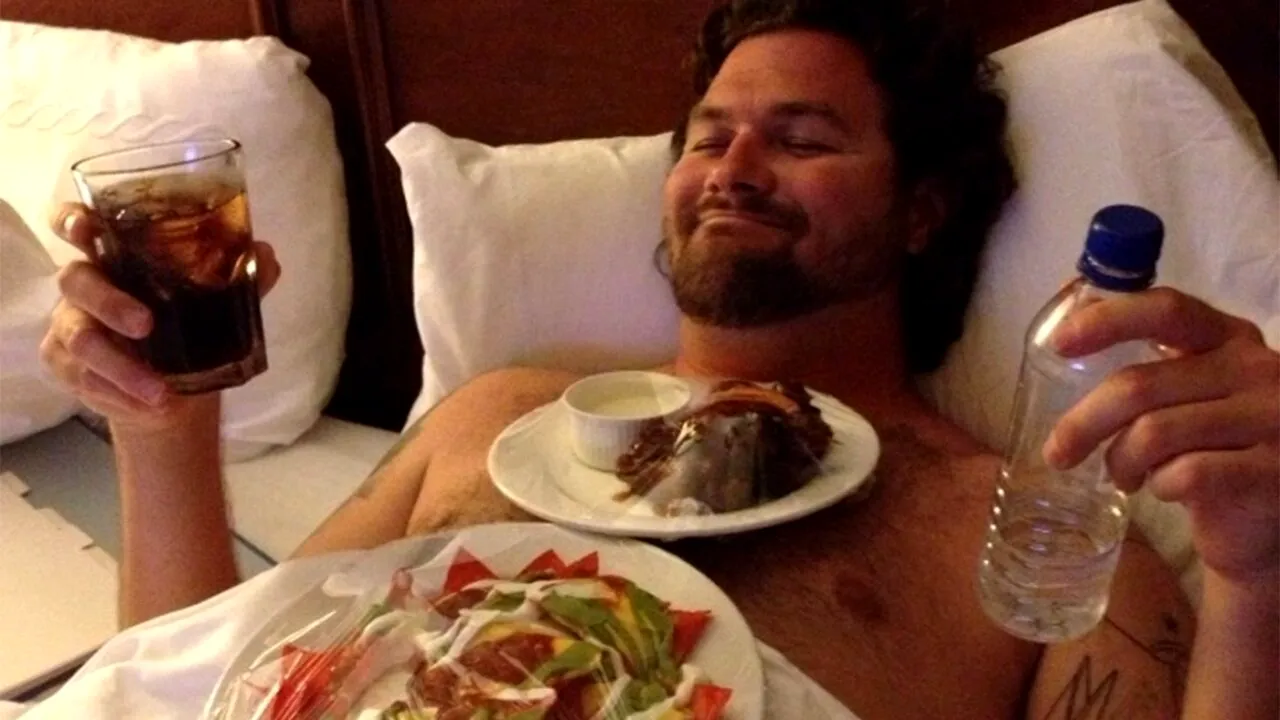 Lista celor 5 alimente pe care nu trebuie să le mănânci seara, înainte de culcare