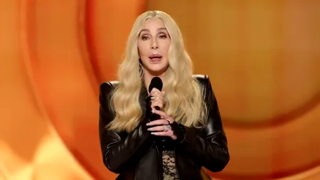 Val de momente stânjenitoare pentru Cher la gala Grammy. Artista a primit un premiu pentru întreaga carieră. Cum a decurs prima sa apariție pe scena de la Los Angeles din ultimii 18 ani