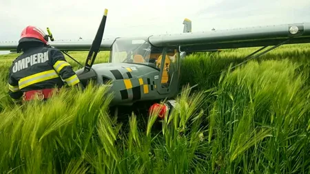 Un avion a aterizat forțat pe un câmp din județul Ialomița