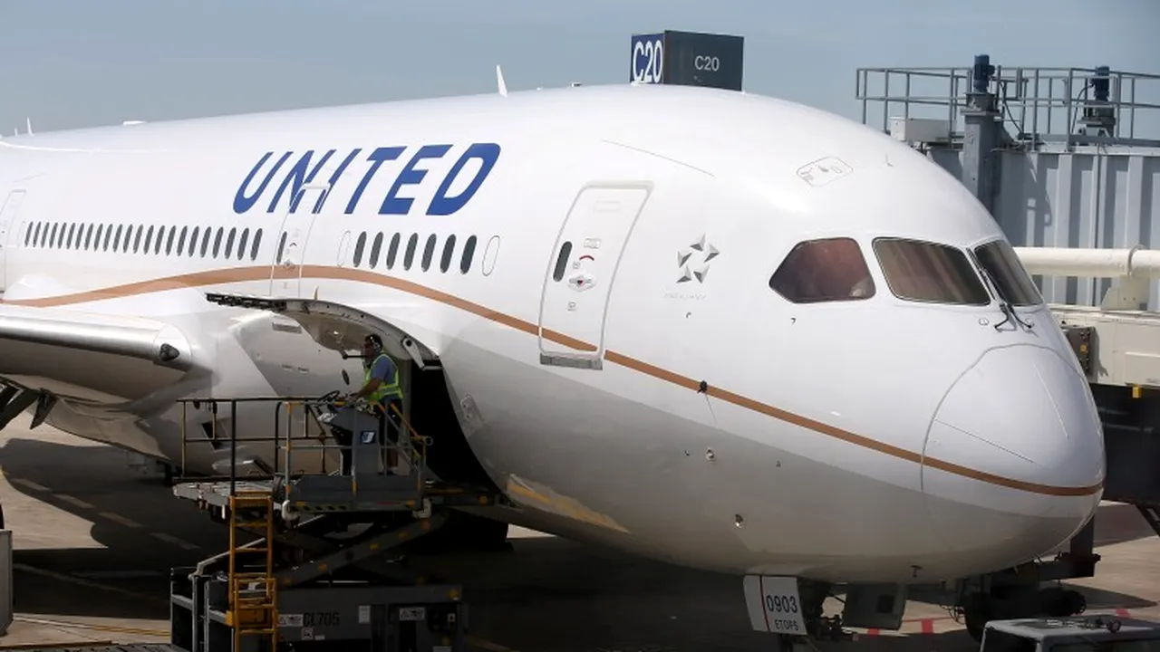Tentativă de sinucidere într-un avion de pe ruta Chicago-Beijing
