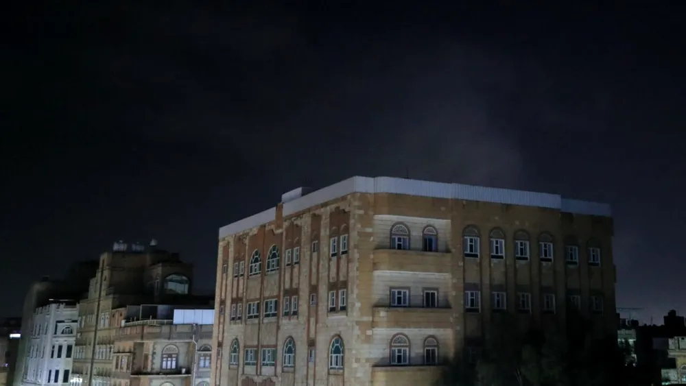 Israelul efectuează bombardamente intense în YEMEN, ca ripostă la o serie de atacuri cu rachete lansate de insurgenții huthi