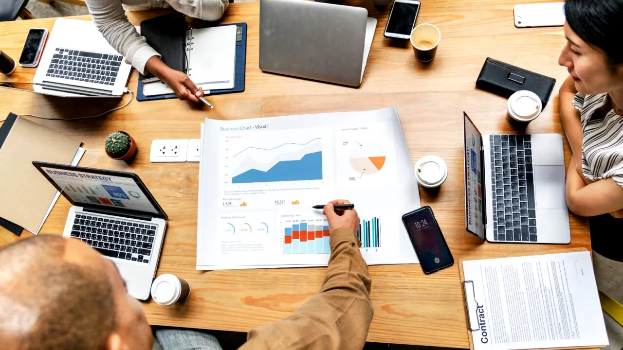 (P) De la intuiție la strategie: ce rol are marketingul disruptiv în afacerile digitalizate?
