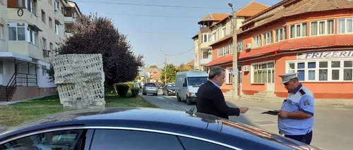 Vâlcov, amendat pentru parcare neregulamentară, înainte de procesul de la Târgu-Jiu - FOTO / VIDEO 