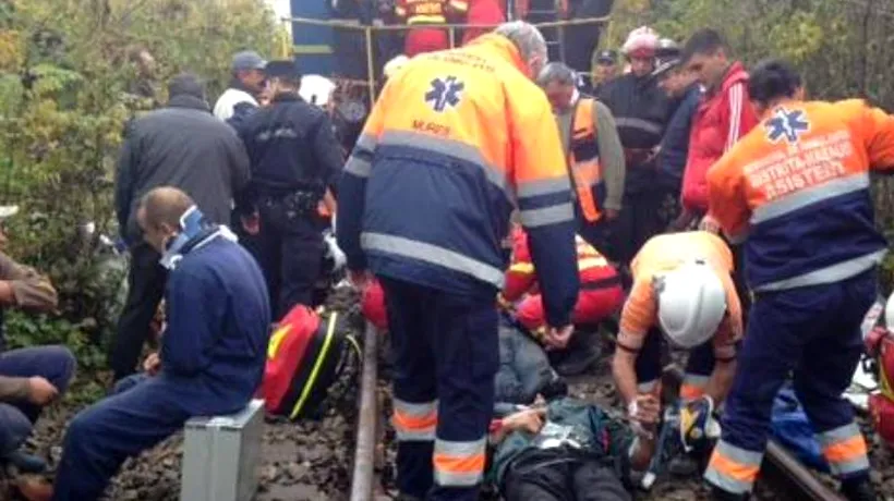 Patru răniți grav în Vrancea, după ce drezina în care erau s-a ciocnit de un tren de marfă staționat