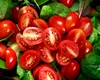 Cum să prepari o salată de roșii sănătoasă și gustoasă. Ce să adaugi pentru o aromă fresh, potrivit regretatului Radu Anton Roman