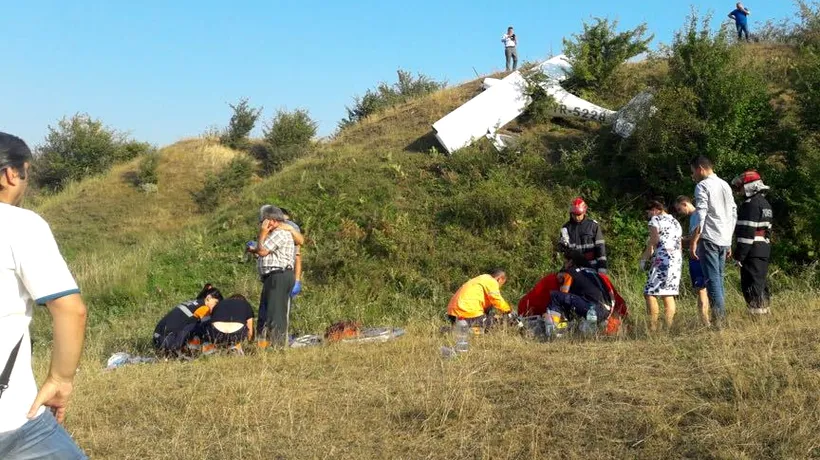 Avion de mici dimensiuni, PRĂBUȘIT pe un câmp din Iași. Pilotul a murit