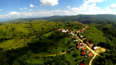 Satul din România care s-a transformat dintr-un loc pustiu în atracția culturală a Europei