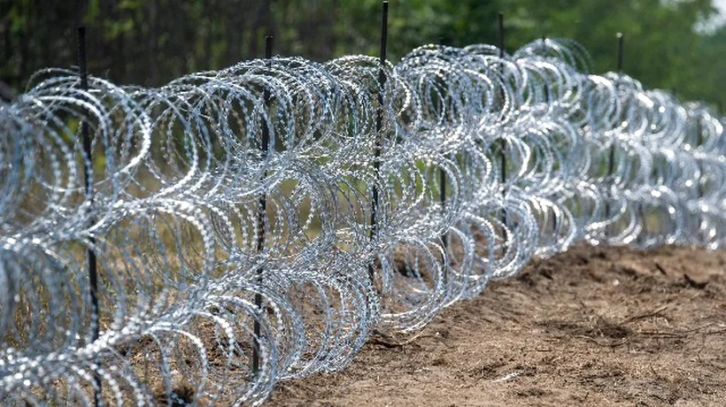 Ungaria a finalizat construcția gardului de sârmă ghimpată de la frontiera cu Serbia