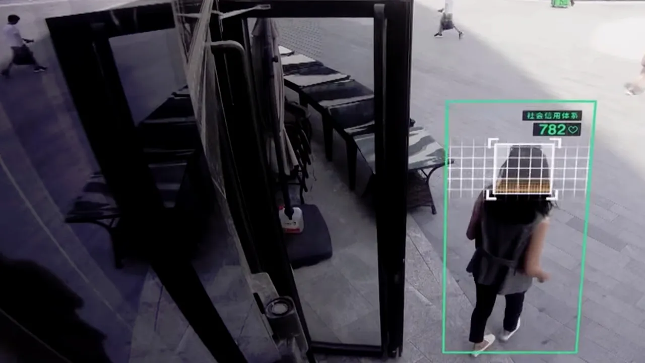 China va implementa sistemul de CREDITE SOCIALE. Cum vor fi TAXATE persoanele cu cele mai puține credite