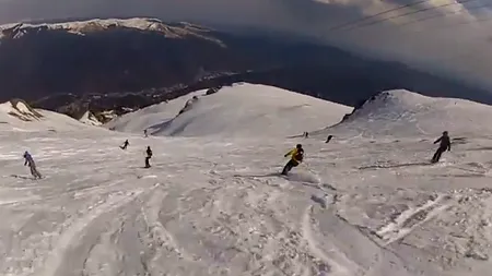 1 Mai pe schiuri: sute de turiști, pe pârtiile din Sinaia, în ultimul weekend din sezon